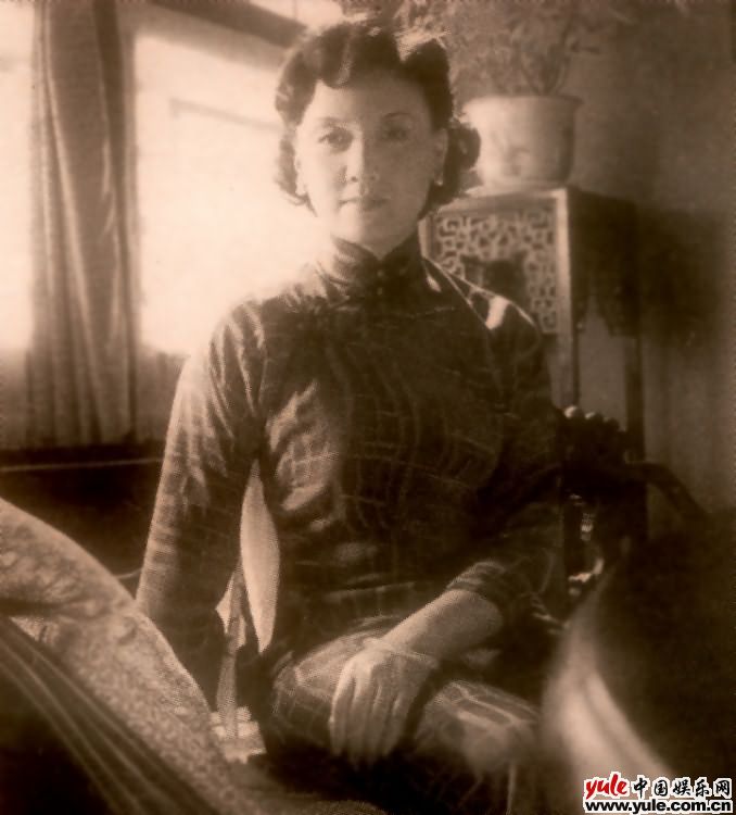 邓婕