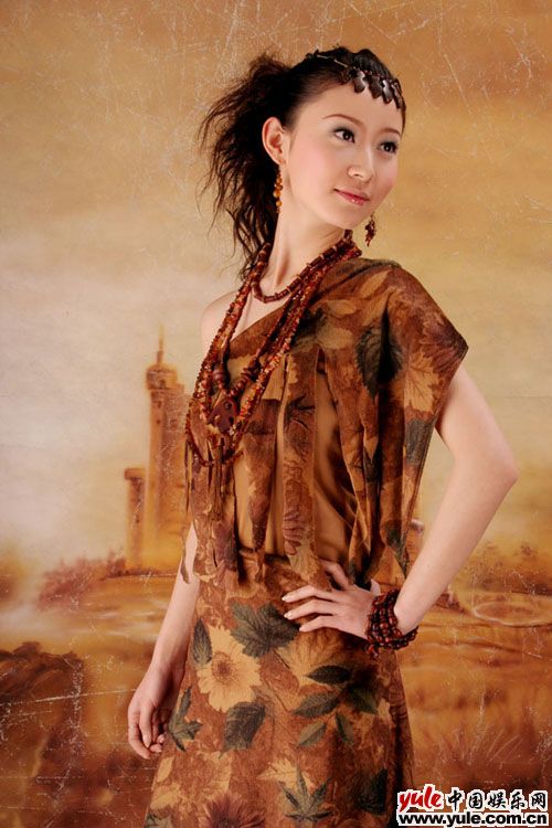 黄橙子_明星档案_写真_图片_资料